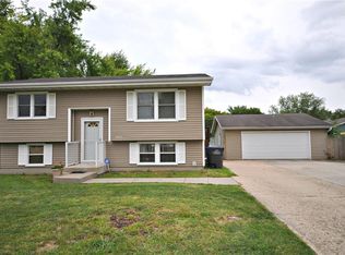 4035 Maple St, Des Moines, IA 50317