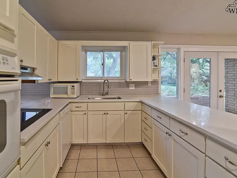 2607 Chase Dr — Photo 10