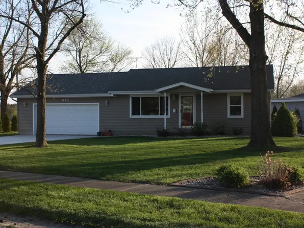 830 Sunset Dr, Sullivan, IL 61951