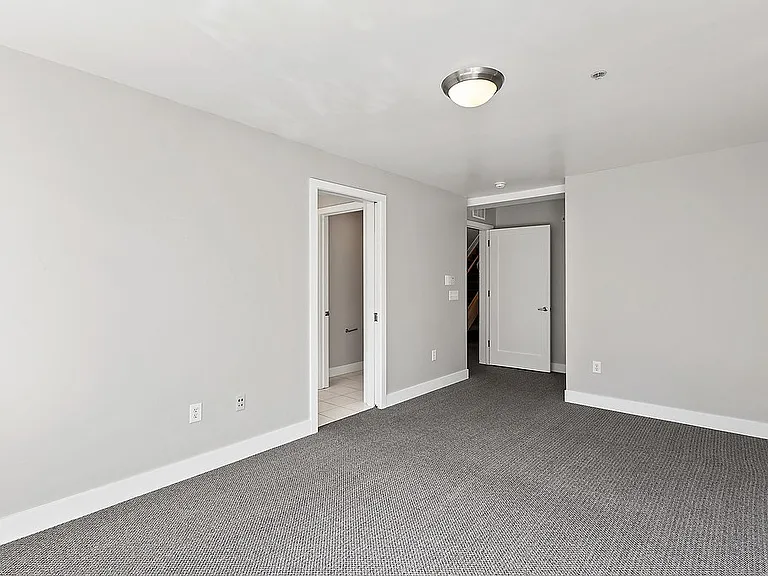 1015 N 21st St — Photo 37