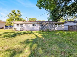 41 Marquette Dr, Florissant, MO 63031