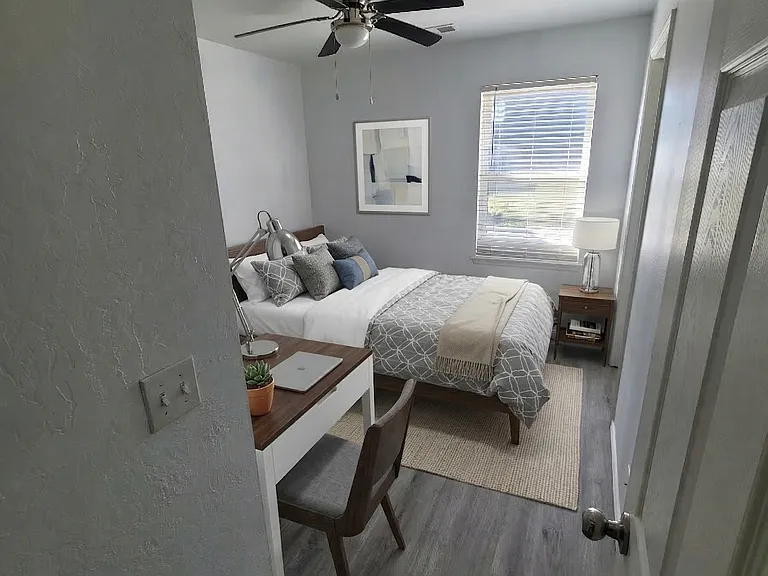 1217 Eastgate Dr — Photo 7