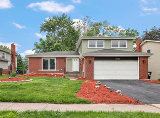 17708 Pebblewood Ln, Hazel Crest, IL 60429