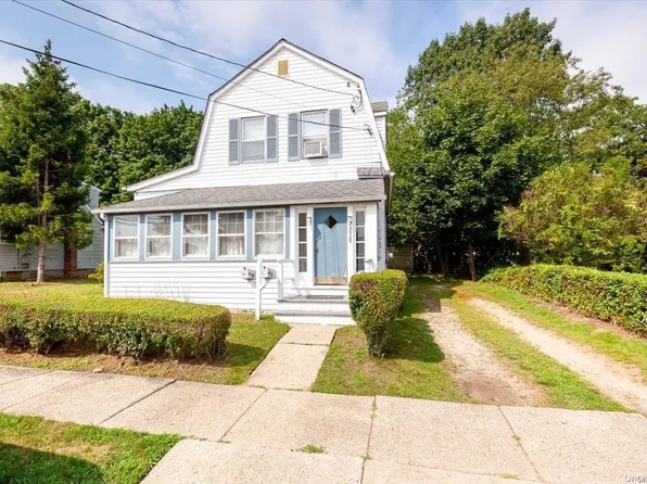 223 S 8th Street, Lindenhurst, NY 11757