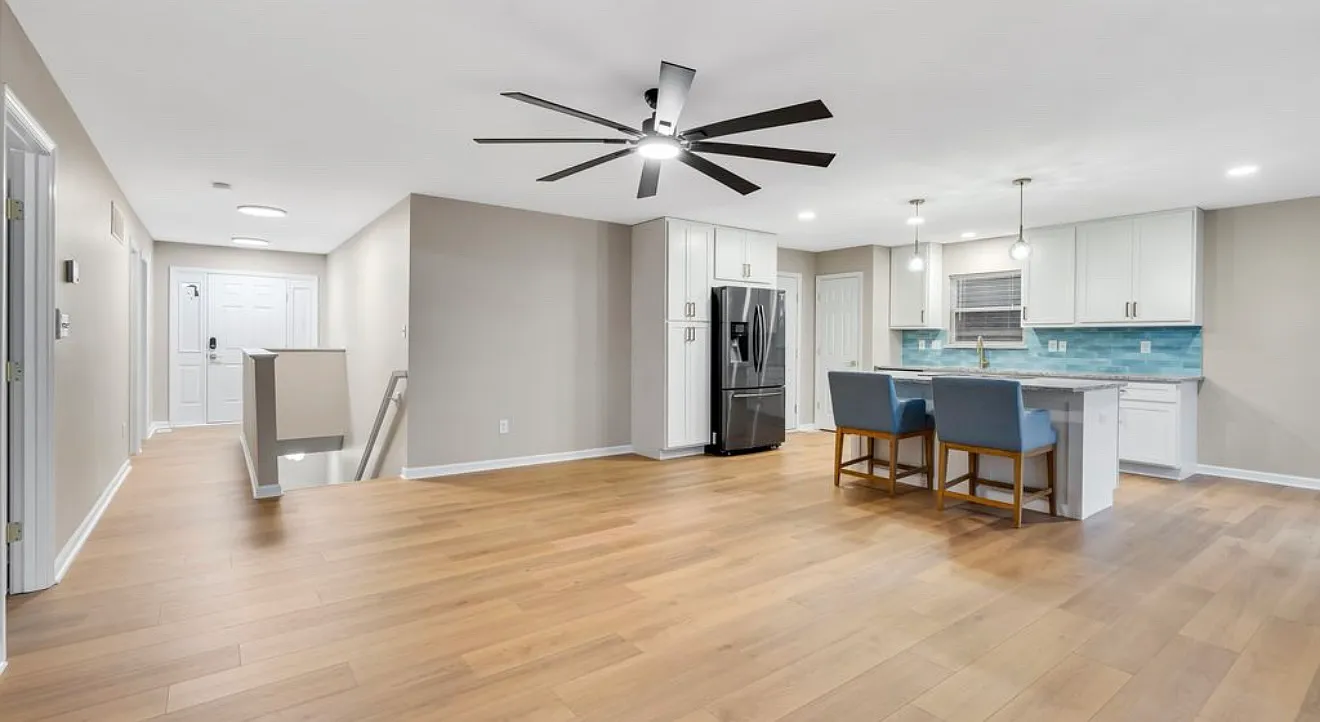 1412 Tisbury Cir — Photo 2