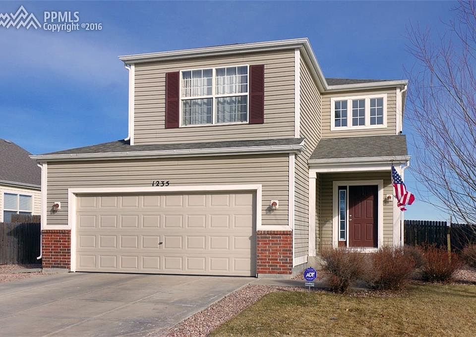 Welcome to 1235 Lords Hill Drive!