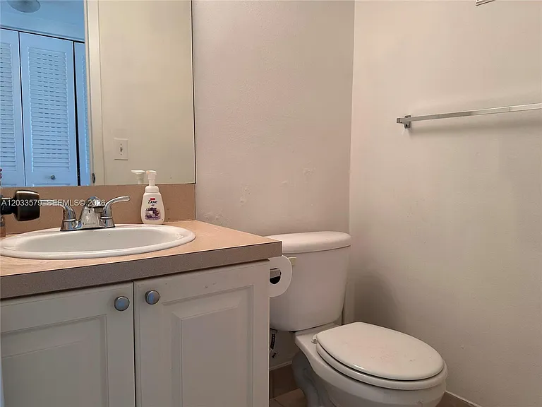 569 Fanshaw N #569 — Photo 10
