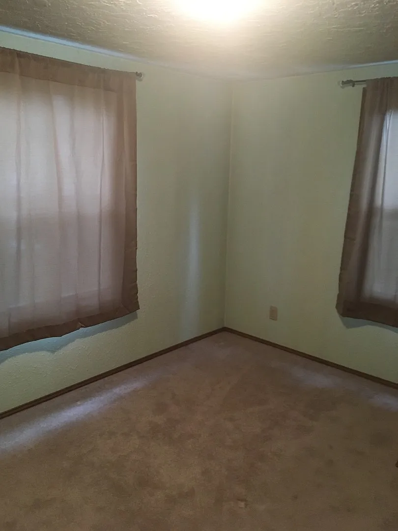 Sprawling Floorplan — Photo 3