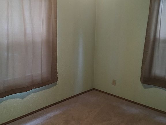 3rd image of 1037 NE 104th Ave