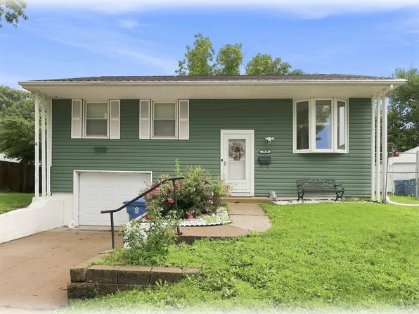 3916 8th St, East Moline, IL 61244