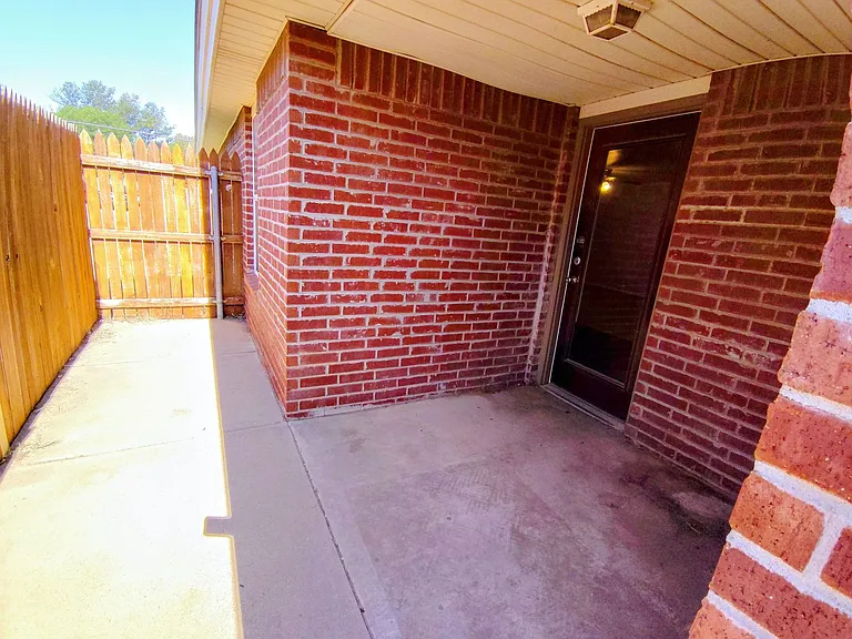 526 N Dover Ave — Photo 25