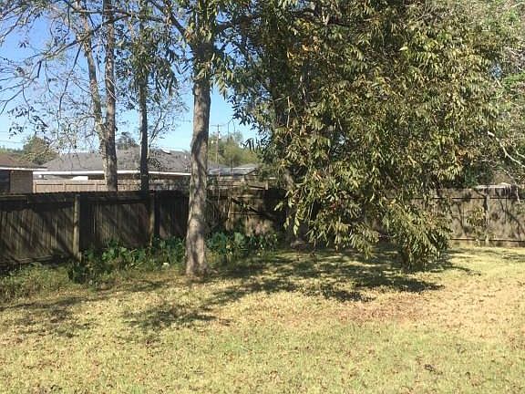 2nd image of 912 Alva Dr