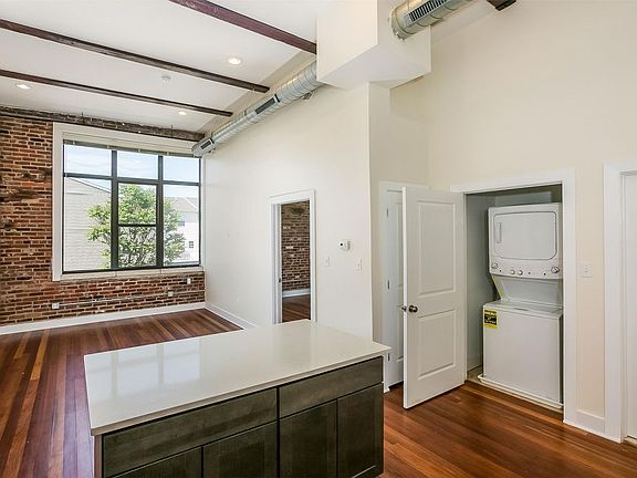 3rd image of 3421 Richmond St APT 215