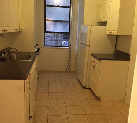 4th image of 812 W 181st St APT 21