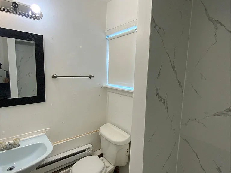 76 Garden City Ave — Photo 6