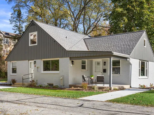 132 Riverview DRIVE, Thiensville, WI 53092