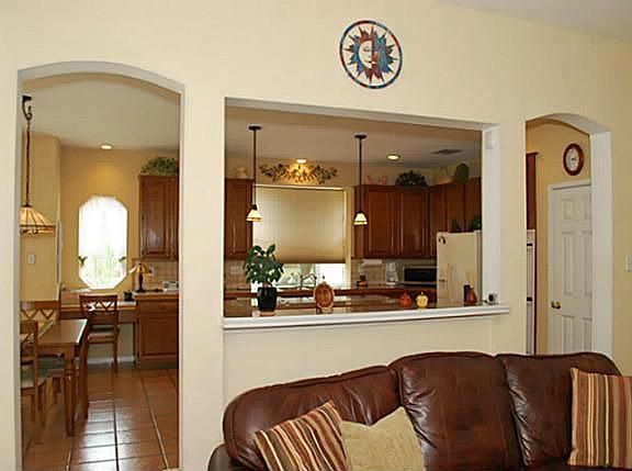 4th image of 1301 Oakwood Ct
