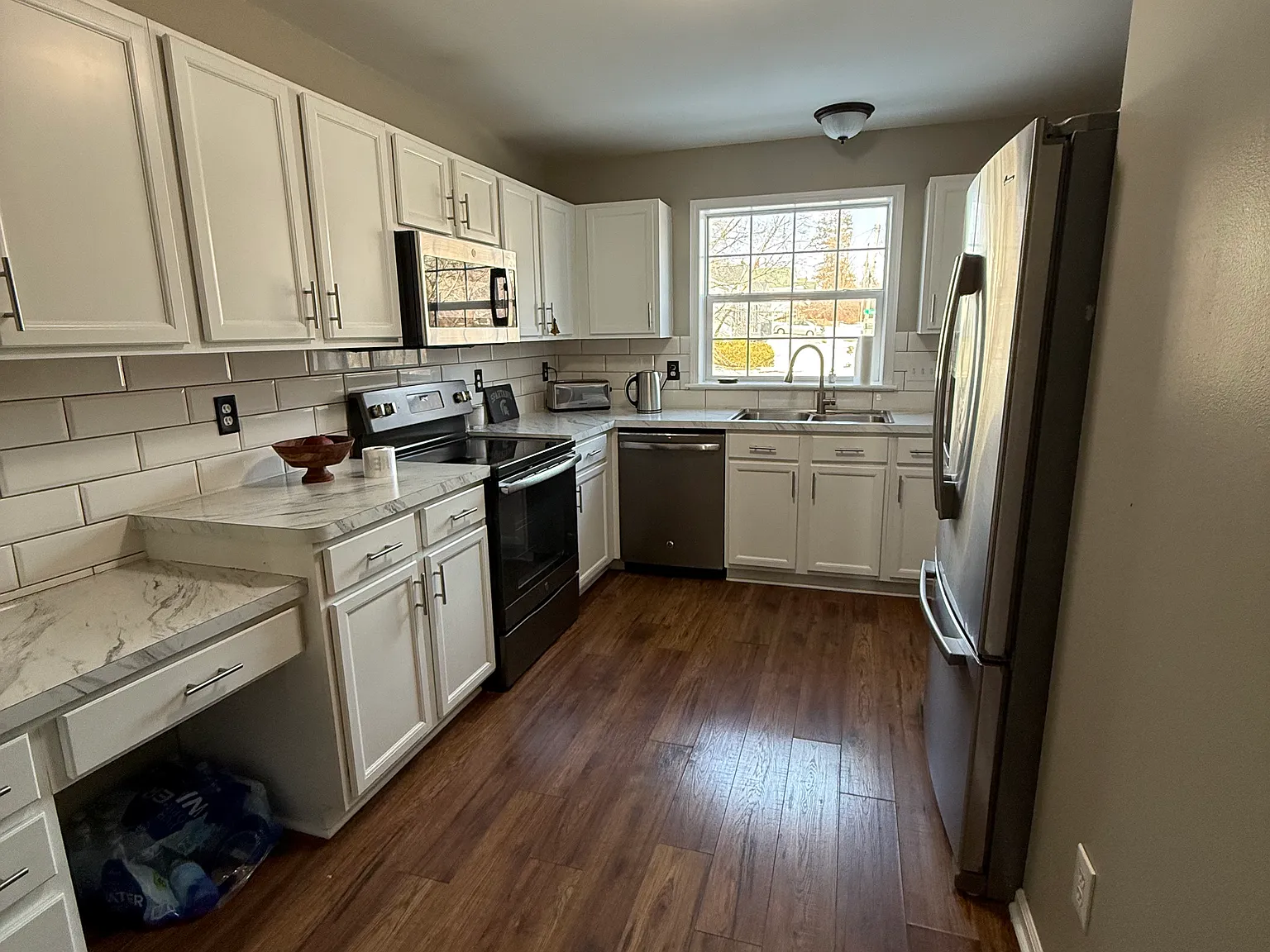 3 bed, 1296 sqft, $850 — Photo 2