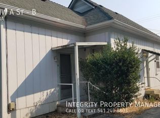 513 NW A St UNIT B, Grants Pass, OR 97526