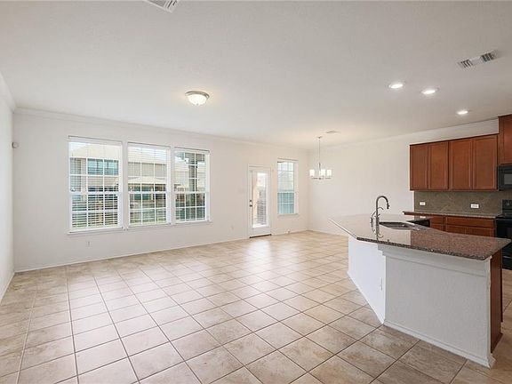 4th image of 339 Alamosa Dr