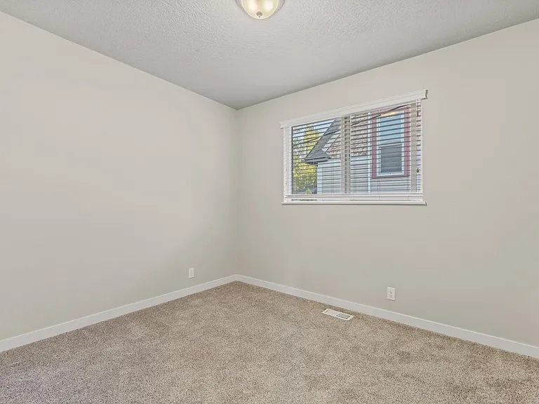1527 W Ridenbaugh St — Photo 24