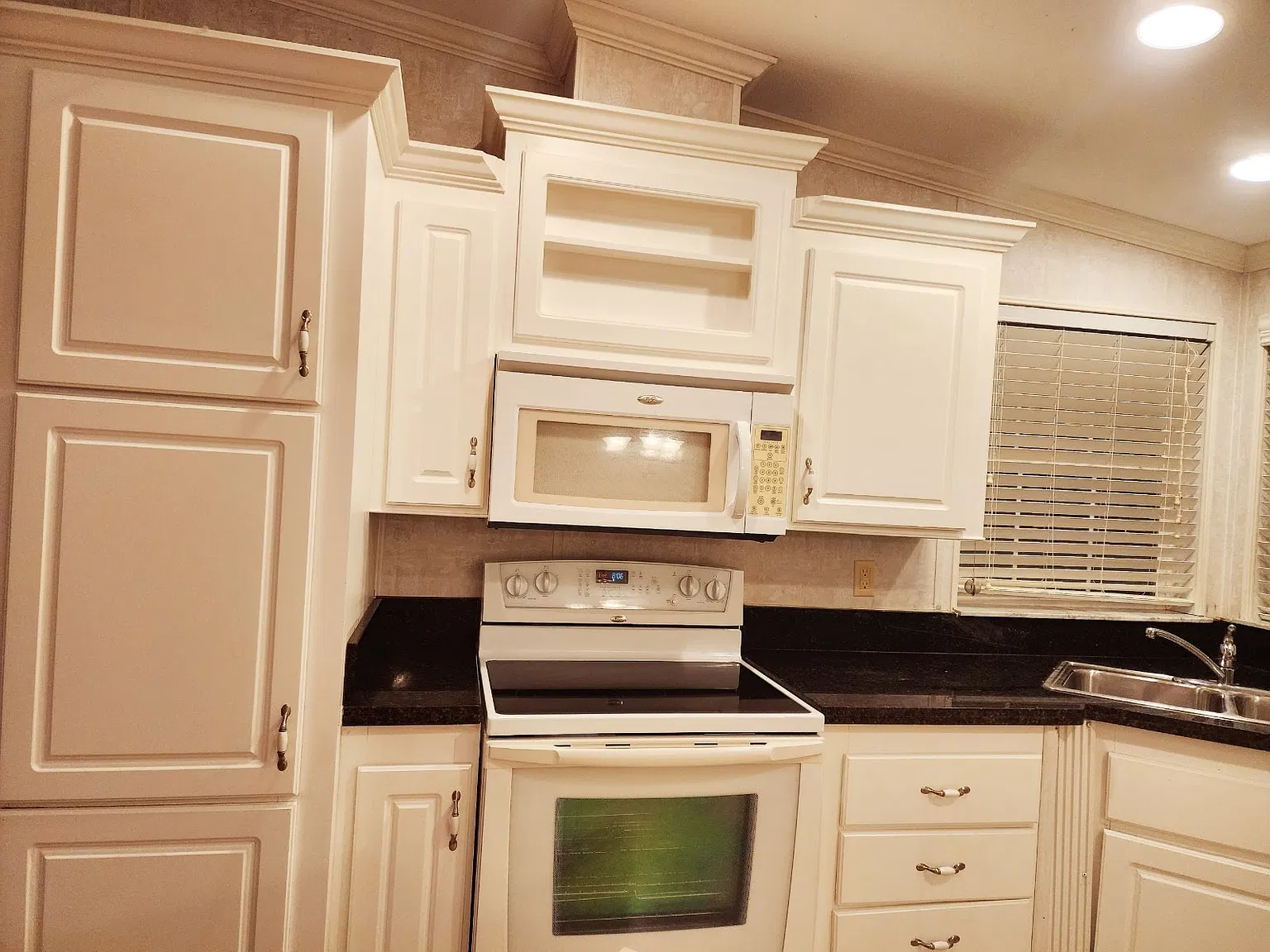 2 bed, 1250 sqft, $2,165 — Photo 4