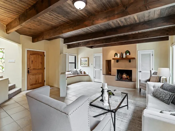 3046 Plaza Blanca, Santa Fe, NM 87507