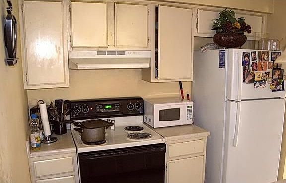 3rd image of 121-127 Antibes St E