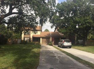 1067 Raintree Ln, Palm Beach Gardens, FL 33410