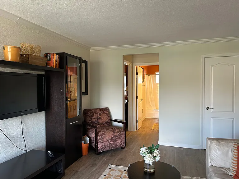 241 Masters Ct #4 — Photo 5