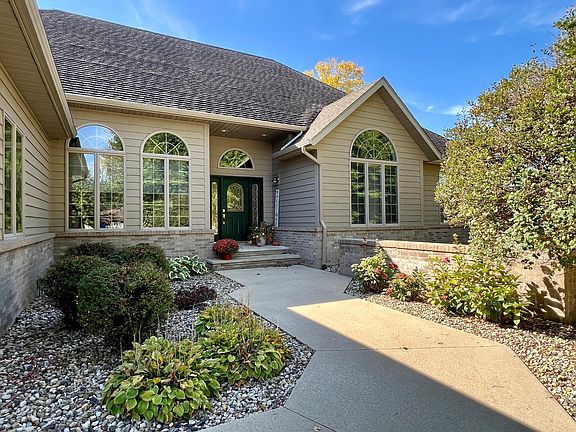 2nd image of 2725 Campus Ln