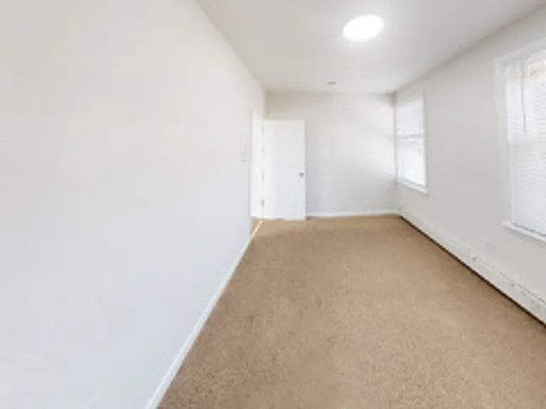 1052 Garfield Ave — Photo 7