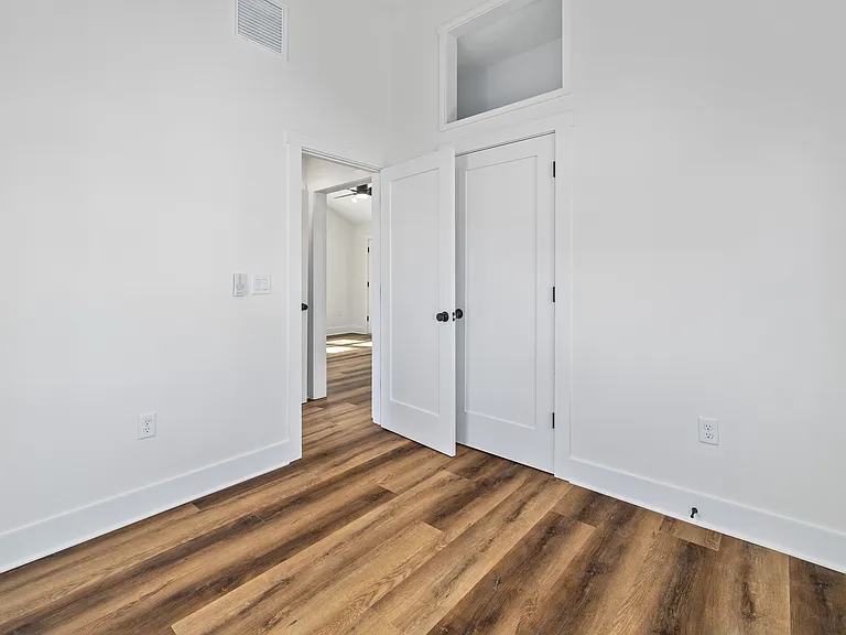 905 E Saint Clair St — Photo 37