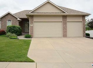 6929 Glass Ridge Dr, Lincoln, NE 68526