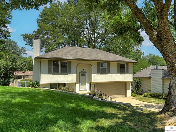 2nd image of 15234 Davenport Cir