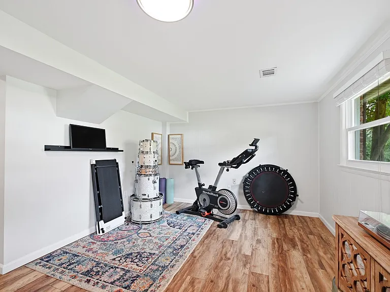 6426 Carriage Dr — Photo 3