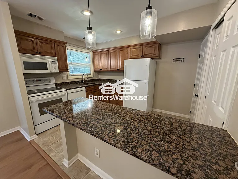 241 Cedarmere Cir — Photo 6