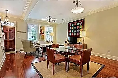 319 Berrien St — Photo 2