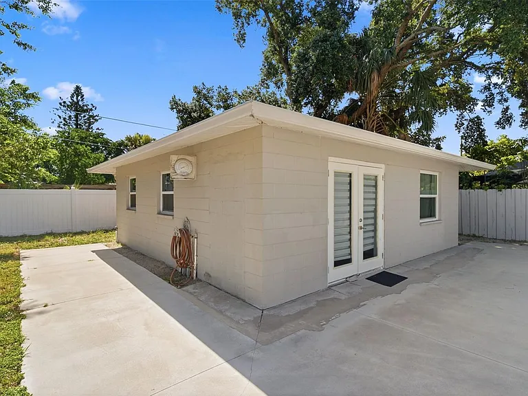 15549 Newport Rd — Photo 4