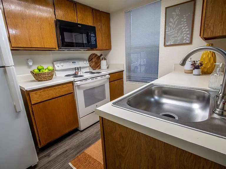 ONE MONTH FREE! APPLY FREE! VIRTUAL TOURS! — Photo 88