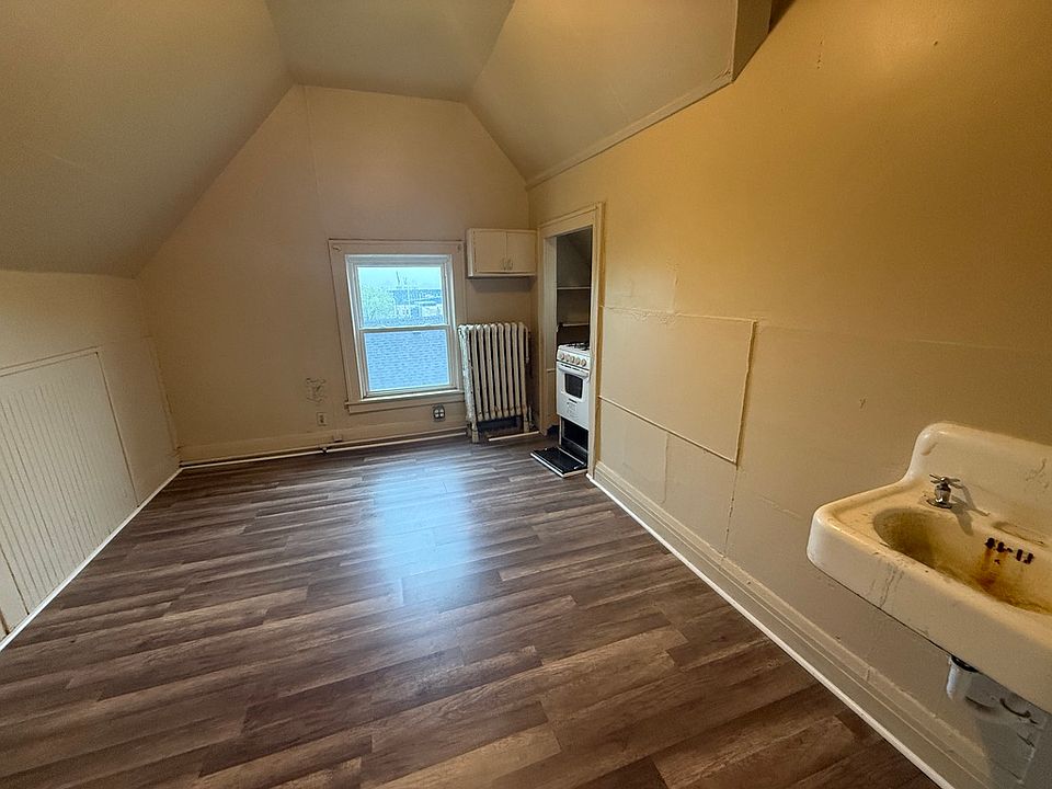 2nd image of 830 S 19th St #8