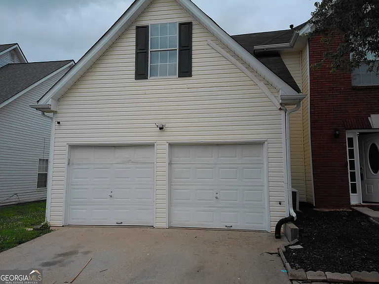 235 Vaness Dr — Photo 1