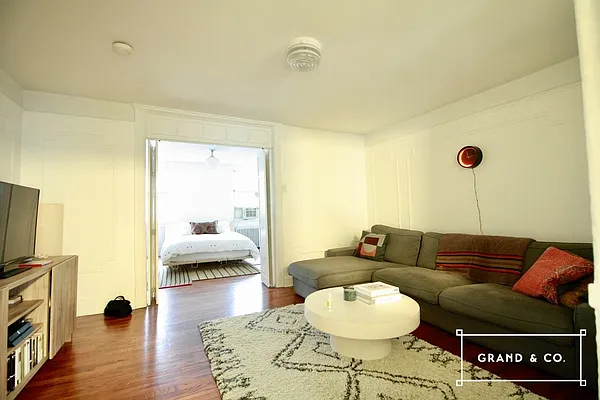 Rented by Grand & Co. | media 2