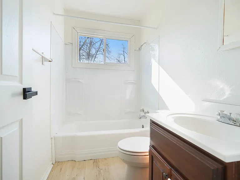 40 Saint Justin Dr — Photo 2