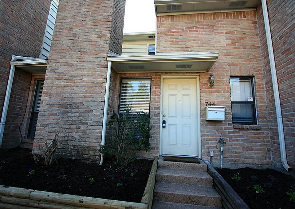 1st image of 744 Worthshire St