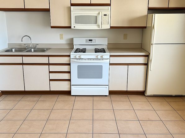 330 S Main St APT 3B