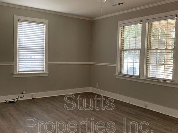 2nd image of 915 Royal Ave