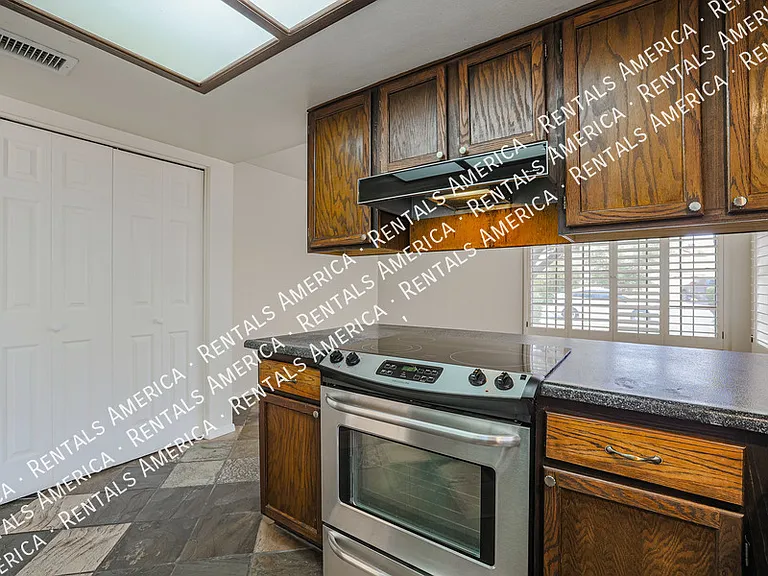 2160 S Catarina — Photo 12