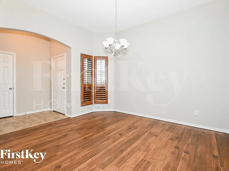 204 Troy Lane Red — Photo 5