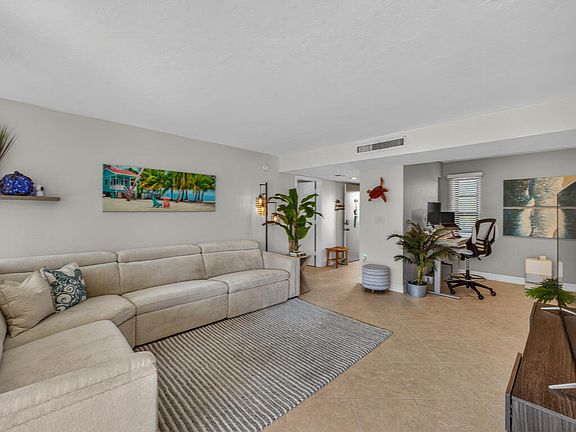 5th image of 929 Collier Ct APT B301